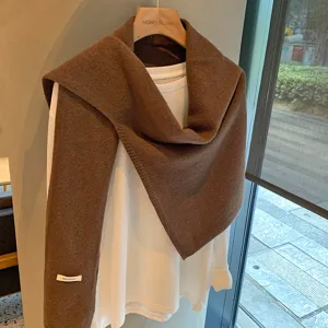 Chal capa de punto de lana de alta calidad estilo irregular perezoso para otoño invierno detalle