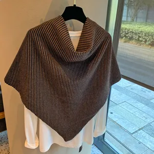 Bufanda triangular de punto estilo japonés chal de lana a rayas de alta gama