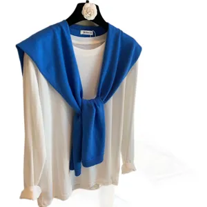 Korean minimalist blue knit shawl paired with white long sleeve t-shirt, stylish and comfortable.