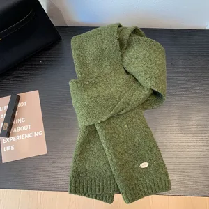 Bufanda de punto grueso verde acogedora para mujeres y hombres, cuello de invierno cálido.