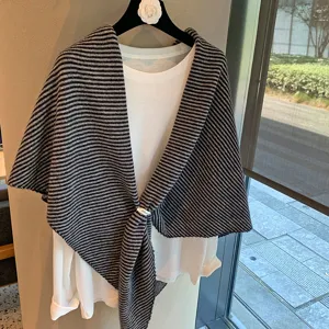 Elegante chal triangular de punto a rayas japonés capa de lana para ropa de otoño e invierno