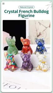 Nahaufnahme Detailansicht der bunten Kristallkies Kunstharz Französische Bulldogge Figur.