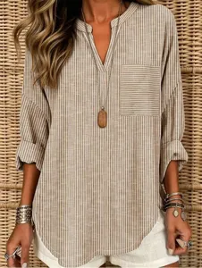 Blouse femme rayée col V décontractée ample avec poche détail de conception.