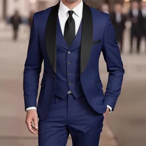 Abito da uomo blu royal a tre pezzi, smoking elegante con risvolto a scialle nero.