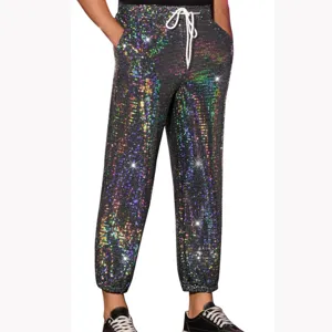 Glitzernde Pailletten Jogger Hose Detail, bunte Glanz Tanzkostüm Hosen mit Kordelzug.