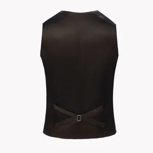 Rückansicht des eleganten Herrenanzugweste mit verstellbarem Schnallenriemen im Detail.