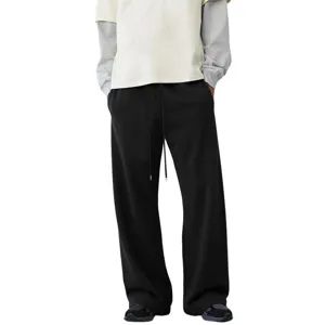 Schwarze weite Freizeithose mit bequemem gerade geschnittenen Bein und verstellbarem Tunnelzug.