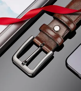 Men's retro business casual leather belt detail shot showing exquisite metal buckle.