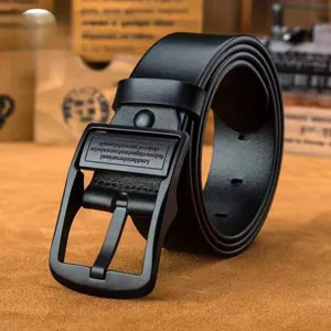 Cinturón clásico de cuero genuino para hombre con elegante hebilla de metal negro casual.