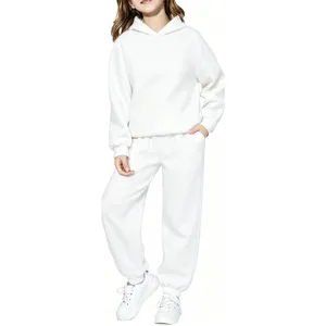 Ensemble sweat à capuche molletonné et pantalon uni pour les enfants en automne.