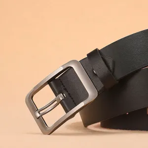 Cinturón de hombre de cuero PU vintage con hebilla de metal clásica para estilo casual.