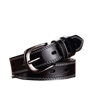 Ceinture élégante en cuir véritable noir pour femme avec surpiqûres blanches et boucle.
