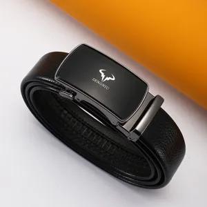 Ceinture en cuir véritable pour homme avec boucle automatique élégante pour un usage quotidien.