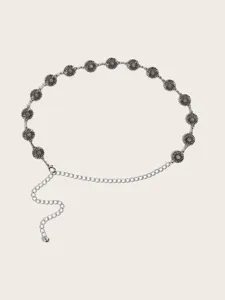 Silberne Metall-Taillenkette mit hohlen Sonnenblumen-Charms als schickes Kleidaccessoire.