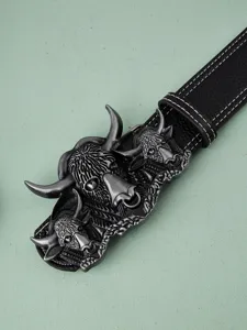 Western Cowboy Ledergürtel mit Vintage Metall Stierkopf Schnalle und Ziernähten.