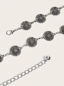 Silberne Sonnenblumen Metall Taillenkette Detail, vintage Blumenschmuck für schöne Kleider.