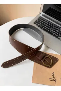 Ceinture large en cuir marron pour femme avec rivets punk et boucle ronde vintage.