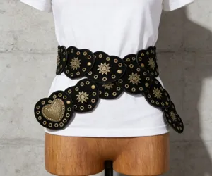 Ζώνη μέσης Y2K ρετρό καρδιά boho στυλ μαύρη δερμάτινη διακοσμητική ζώνη λεπτομέρεια