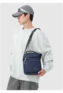 Modische lässige Herren-Umhängetasche, mehrschichtiges Design für Alltag und Reisen.