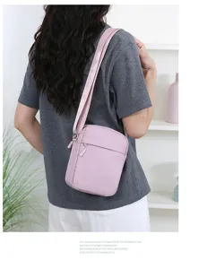 Minimalistische rosa Umhängetasche für Damen, leichte Freizeittasche für Alltag und Handy.