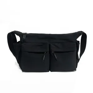 Große lässige Nylon Schultertasche für Damen Pendeln Reisen mit doppelten Vordertaschen schwarz.