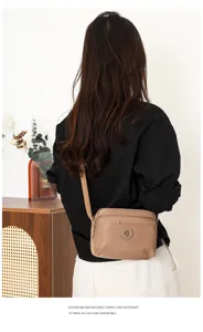 Kleine Umhängetasche für Damen, stilvolle Oxford-Stoff-Schultertasche mit verstellbarem Gurt.