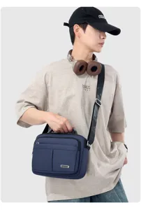 Elegante Herren Umhängetasche mit mehreren Fächern, robustem Schultergurt und großem Stauraum.