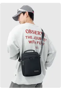 Herren schwarze Nylon vertikale Umhängetasche Business Pendler Messenger Bag mit Griff.