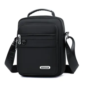 Schwarze Mehrschicht Herren Umhängetasche lässige Schulter Handtasche Studioaufnahme