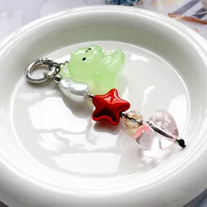 Simpatico portachiavi orsetto verde borsa ciondolo con stella rossa e cuore rosa per donne.
