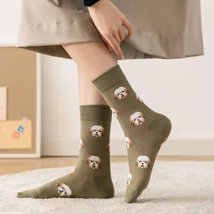 Chaussettes mi-hautes jacquard chien mignon pour femmes, automne hiver style décontracté.