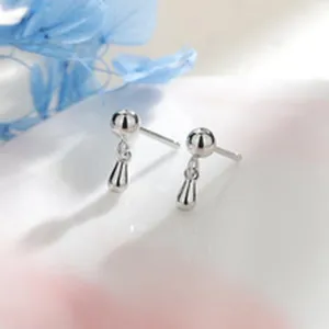 Pendientes de plata con bola y gota, elegantes joyas geométricas para uso diario ideal.