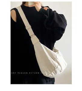 Minimalistische Daunen-Baumwoll-Umhängetasche, große Freizeittasche für Damen.