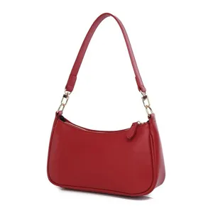 Rote Baguette Umhängetasche Detail, stilvolle minimale PU Leder Handtasche mit goldener Hardware.
