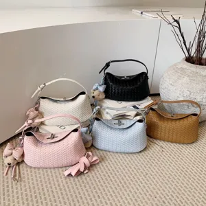 Chic woven shoulder bag for women, stylish hobo purse for daily commuting and elegant summer looks.