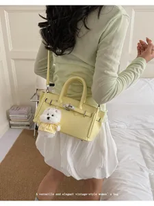 Korean style litchi pattern leather Kelly bag with plush bear pendant, versatile bag.