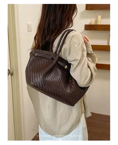 Borsa shopper in pelle intrecciata marrone da donna, borsa a spalla retrò capiente.