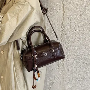 Stylish women's leather Boston shoulder bag, fashionable retro casual daily messenger bag.