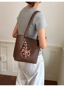 Women's retro woven leather tote bag stylish shoulder underarm bag for daily commuting