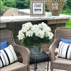 Artificial white geranium flower bouquet in metal pot for outdoor home courtyard decor.