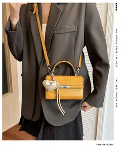 Women vintage style small square crossbody bag, fashion PU leather shoulder bag for daily commute.