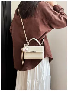 Detailed view of the stylish retro commuter handbag featuring a chic heart charm.
