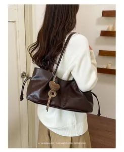 Retro large capacity shoulder bag for women minimalist casual tote handbag with heart charm