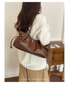 Casual retro large capacity women shoulder bag stylish brown soft leather crossbody tote.