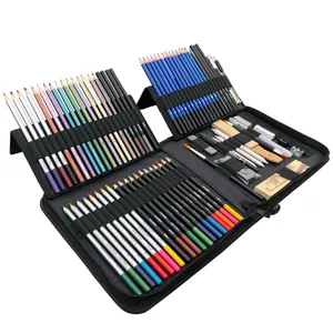 Vista dettagliata del set completo di 83 matite colorate per disegno in astuccio nero.