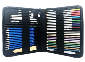 Vue de détail du set de crayons de dessin de 51 pièces avec fournitures d'art et outils.