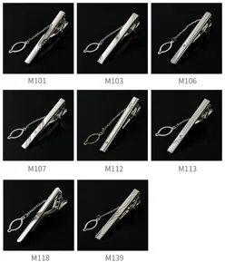 Silberne geometrische Metall Krawattenklammern mit Kette, elegante Herren Accessoires.