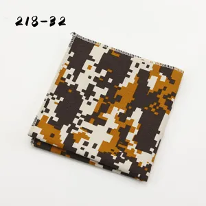 Stijlvolle heren digitaal camouflage zakdoek casual bedrukte stof mode accessoire.