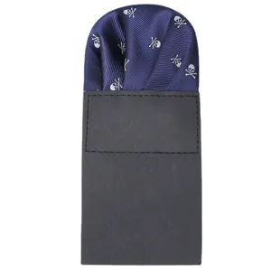 Heren pak pochette blauw doodskop patroon voorgevouwen zakdoek met kartonnen insteekhouder