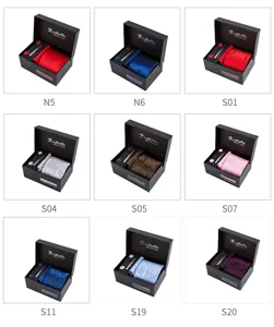 Détails du coffret cadeau de cravate pour homme avec diverses couleurs et boutons de manchette.